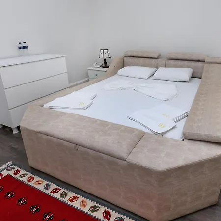 Familja Yetişkin Oteli