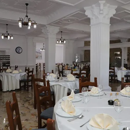 Love hotel Familja 3*