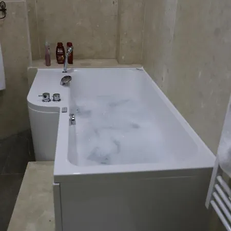Love hotel Familja