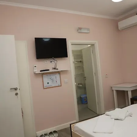 Love hotel Familja 3*