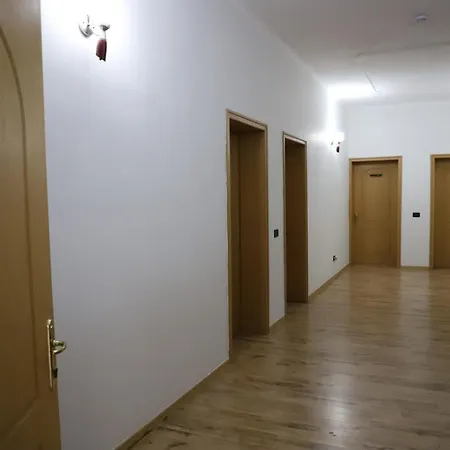 Familja 3* Kuçovë