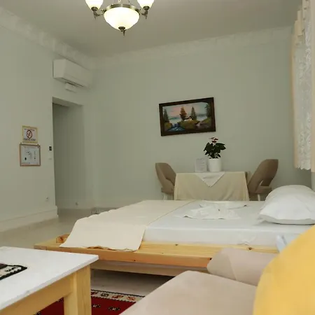 Familja Love hotel Kuçovë