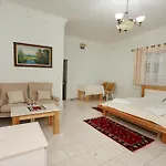 Familja Love hotel Dimal