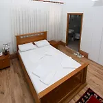 Familja Love hotel