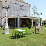 Love hotel Familja