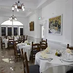 Love hotel Familja 3*