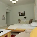 Familja Love hotel Dimal