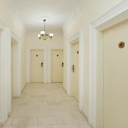 Hotel del amor Familja Dimal