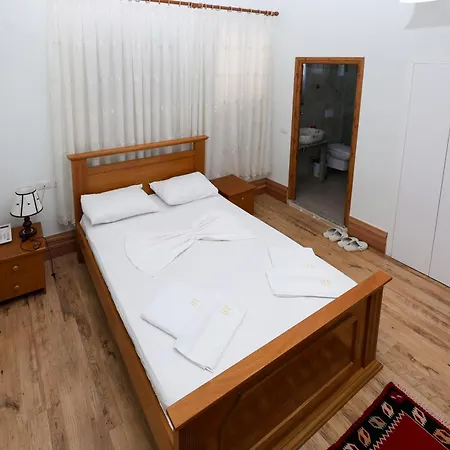 Familja Love hotel