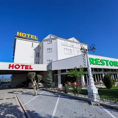 Hotel del amor Familja Dimal