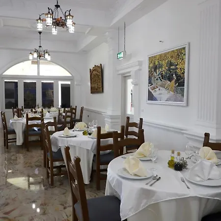 بيت الحب Familja 3*